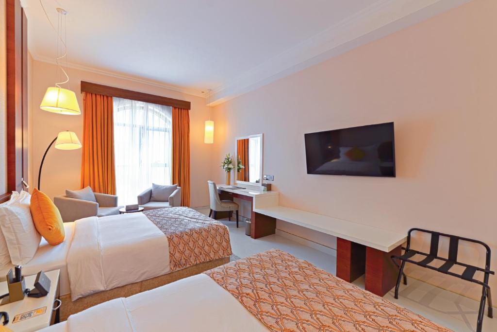 TV a/nebo společenská místnost v ubytování TIME Asma Hotel