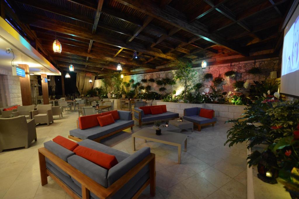 Posezení v ubytování St. George Hotel