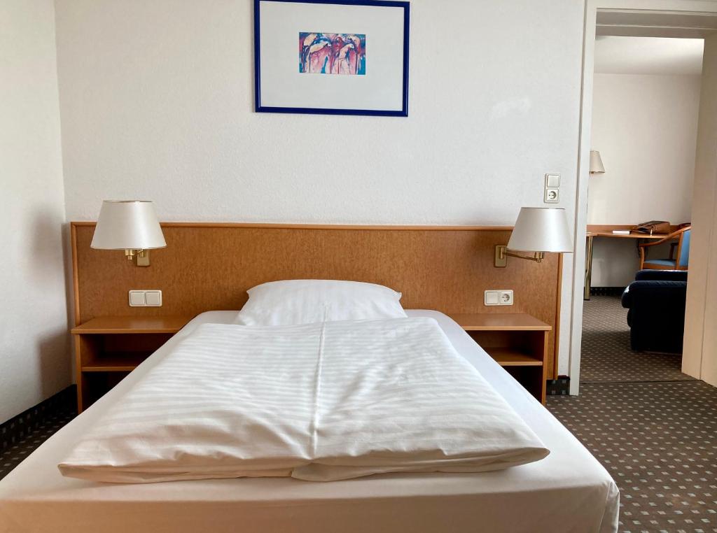 Postel nebo postele na pokoji v ubytování Akzent Congresshotel Hoyerswerda