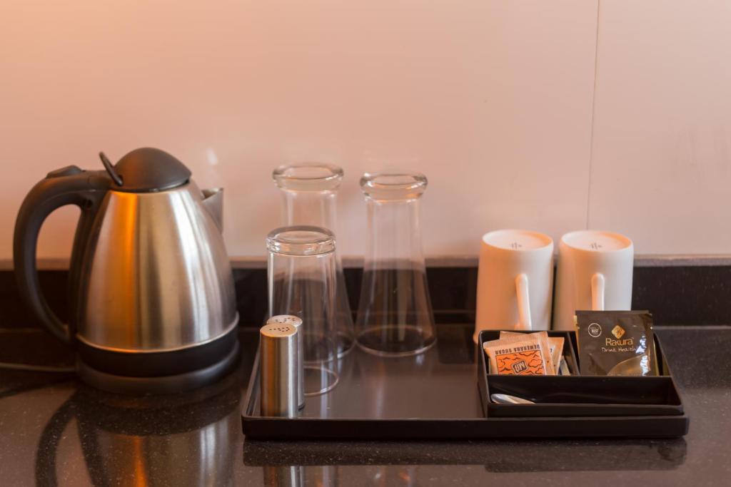 Příslušenství pro přípravu čaje a kávy v ubytování Siddhartha Boutique Hotel, Boudha