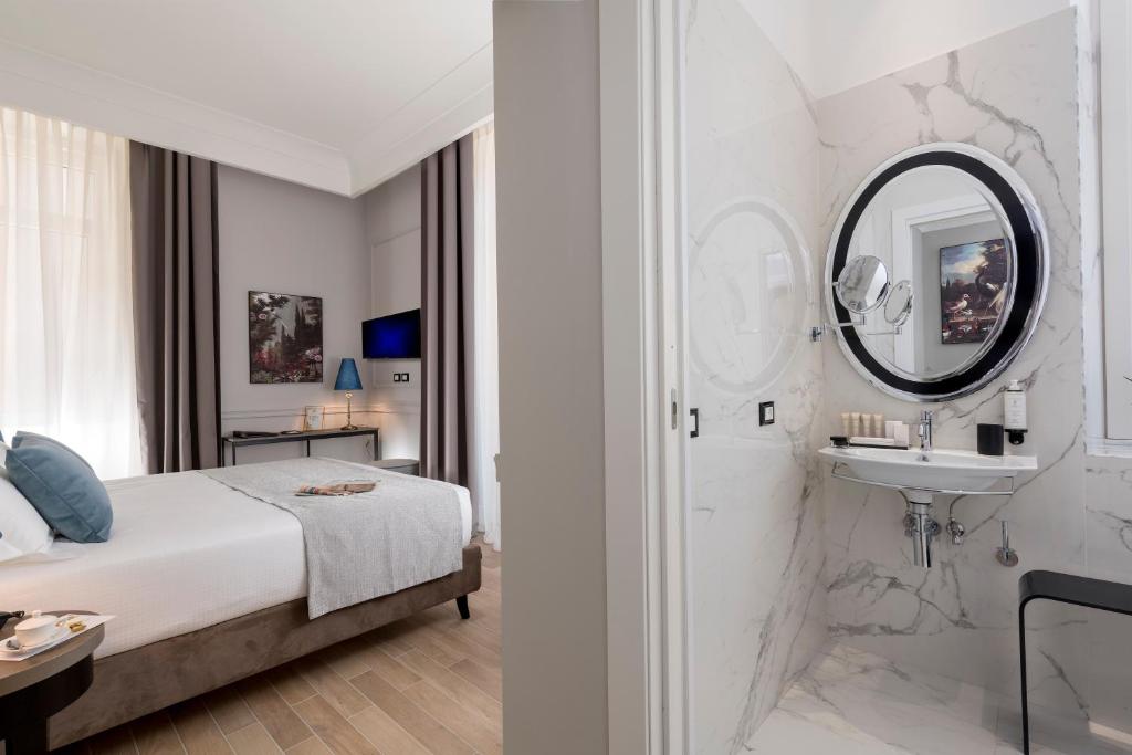 Postel nebo postele na pokoji v ubytování Hotel La Ville Rome