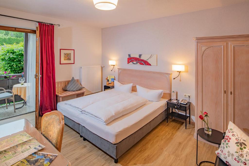 Postel nebo postele na pokoji v ubytování Hotel Maximilian
