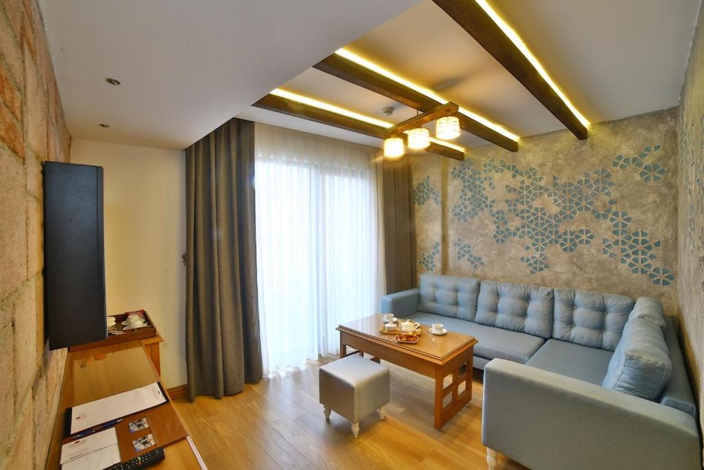 A seating area at Yılsam Sultanahmet Hotel