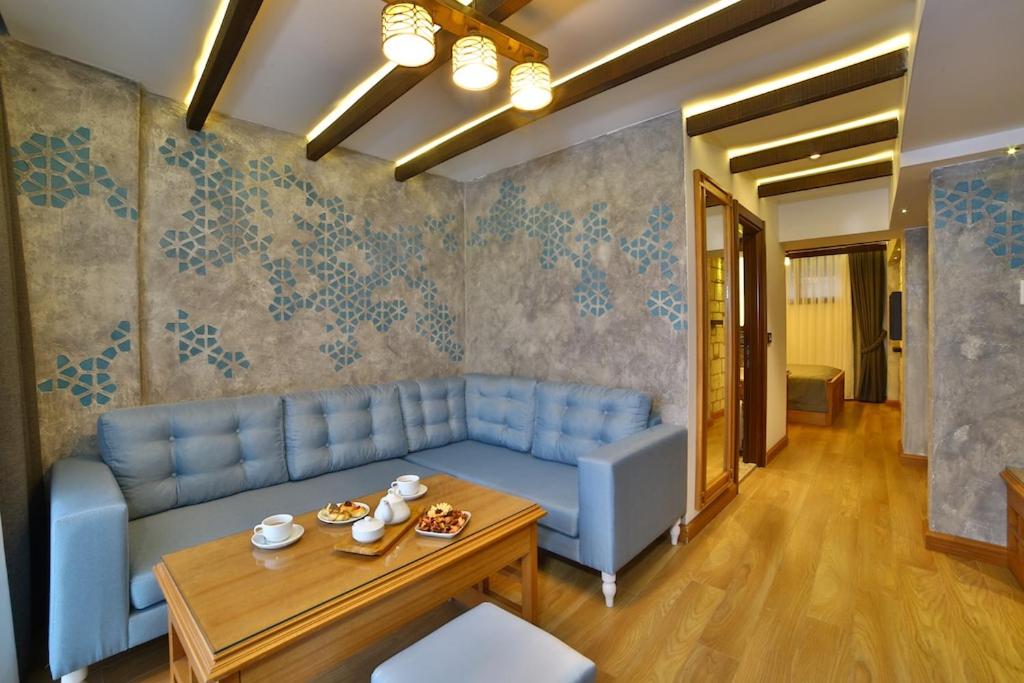A seating area at Yılsam Sultanahmet Hotel