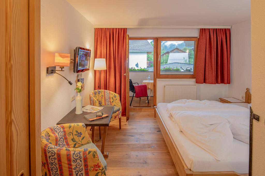 Postel nebo postele na pokoji v ubytování Hotel Maximilian