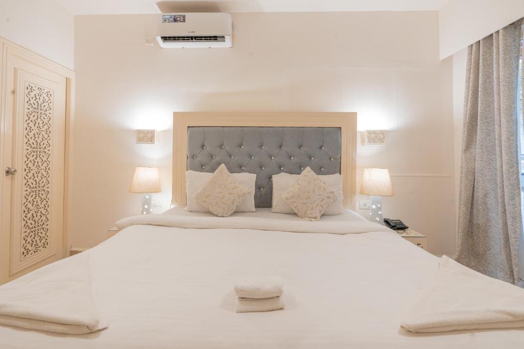 Postel nebo postele na pokoji v ubytování Lillywoods Zac Beach Resort, Calangute