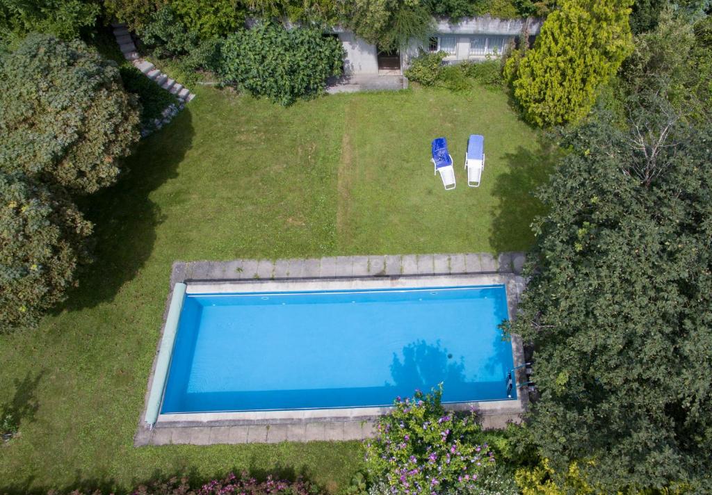 Bazén v ubytování BnB Bergsicht nebo v jeho okolí