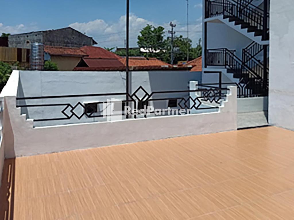 Balkón nebo terasa v ubytování Hotel Trikatu Kendal near Taman Kota Weleri Mitra RedDoorz