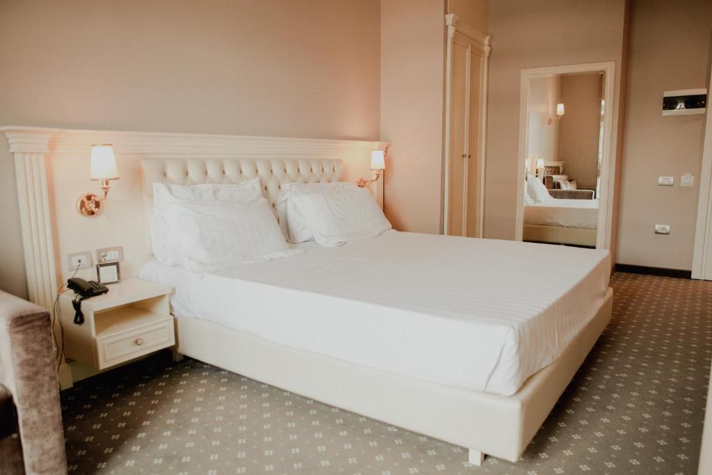 Lot Boutique Hotel by Hotels and Preference - Deluxe Queen Room