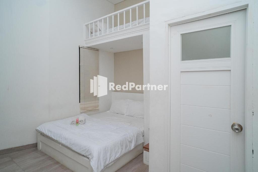Yayah Rooms Bogor Syariah Mitra RedDoorz - Family Room