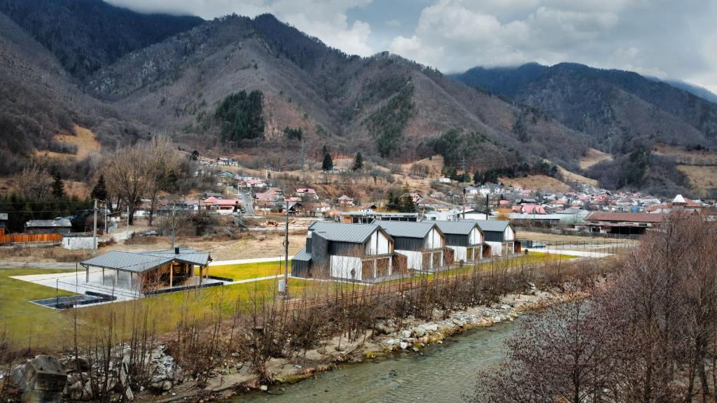 Complex Lunlo Village