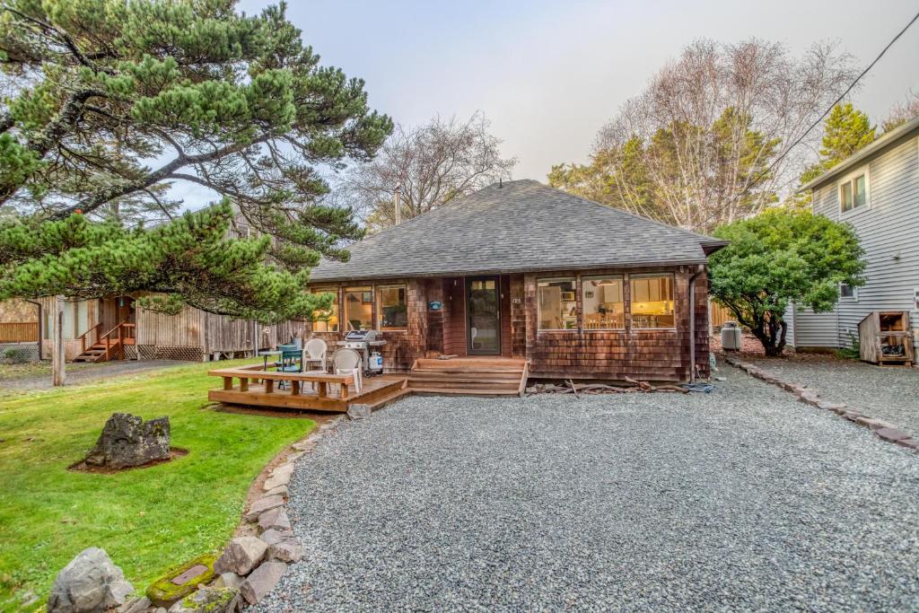 a home with a large backyard with a house at Driftwood Cottage MCA 491 - Meredith Lodging in Manzanita