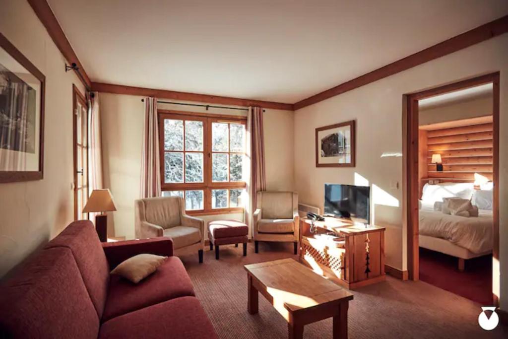 a living room with a couch and a bed at Tartiflat, Arc1950, 2 bed, Ski in Ski out, Arc 1950 in Bourg-Saint-Maurice