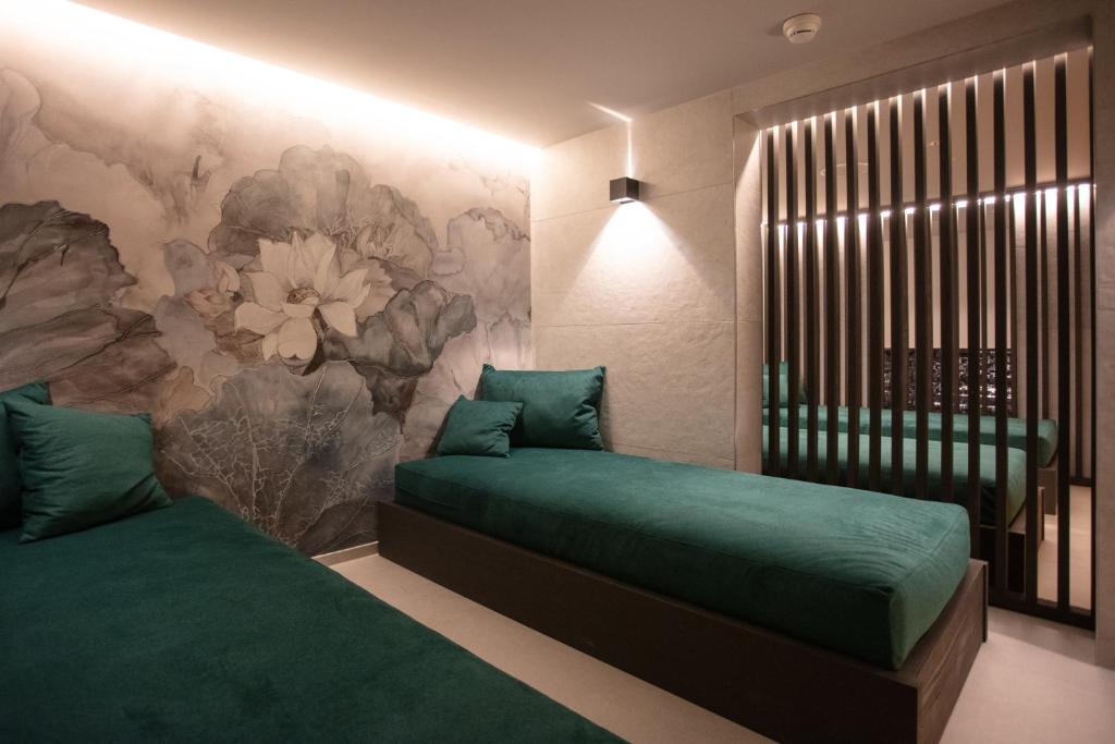 Postel nebo postele na pokoji v ubytování Posthotel Valbella