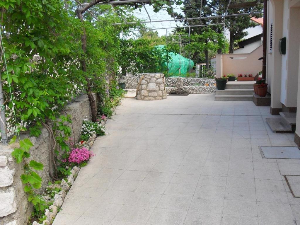 Zahrada ubytování Apartment in Lopar with terrace, air conditioning, WiFi, washing machine 87-2