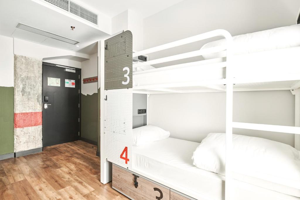 Generator Madrid - Cama En Habitación Compartida Mixta De 4 Camas