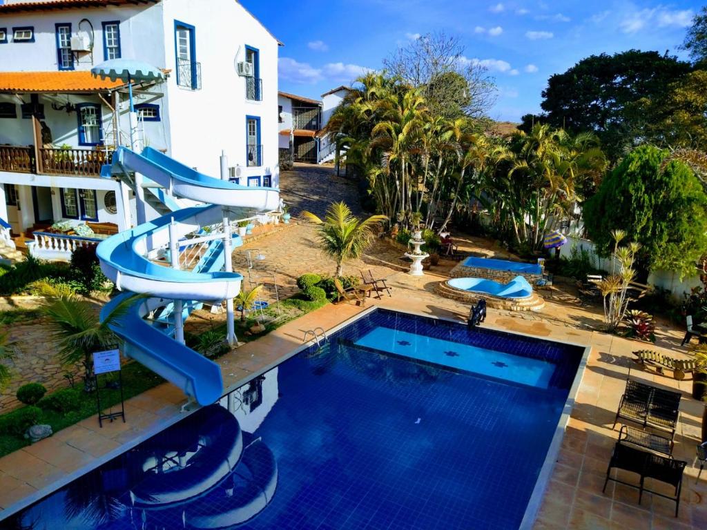 an overhead view of a swimming pool with a water slide at Hotel Serra Vista in Tiradentes