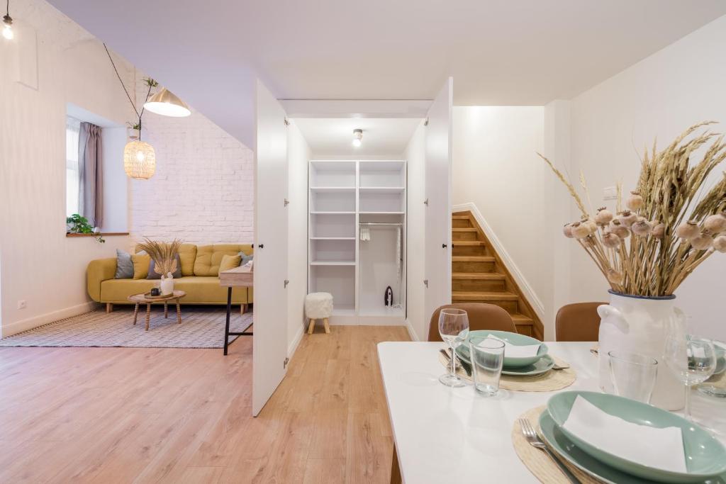 ROOMLI Boho Chic Apartments - Studio Apartment
