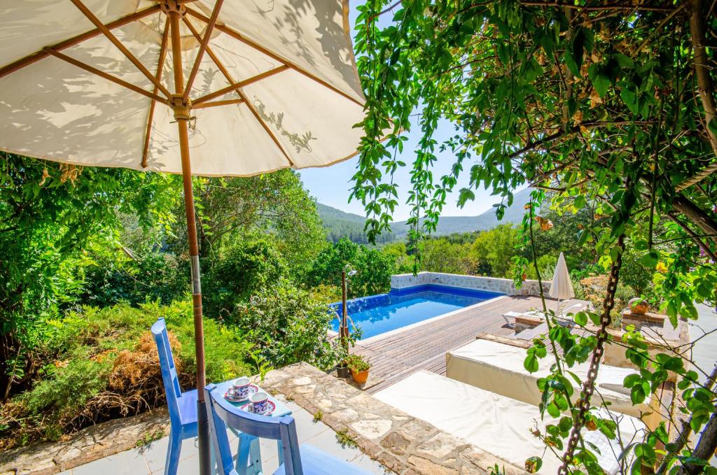 Bazén v ubytování Stone clad Villa La Maison P nebo v jeho okolí