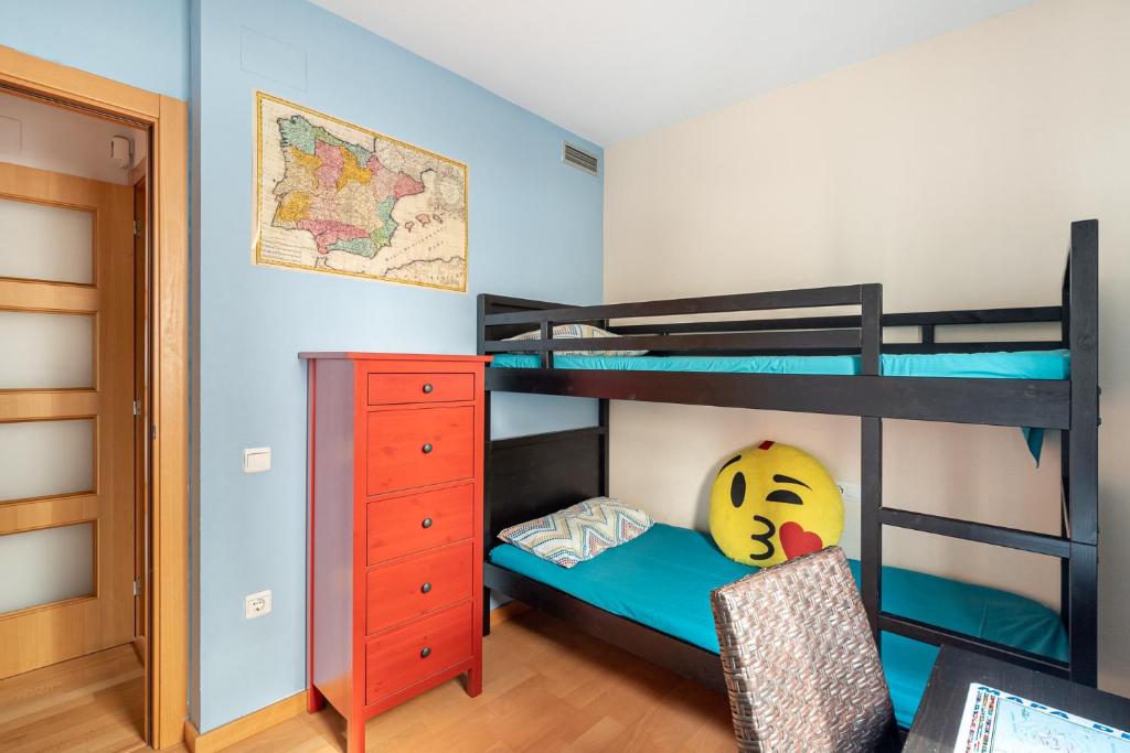 Posteľ alebo postele v izbe v ubytovaní FORUM BEACH 2 AND POOL APARTMENT BARCELONA