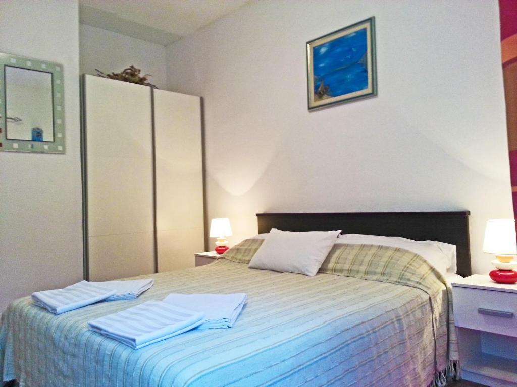Posteľ alebo postele v izbe v ubytovaní Apartments and Rooms King