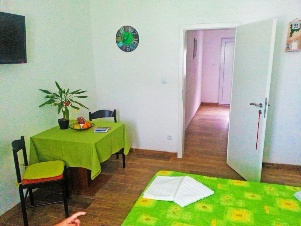 Posteľ alebo postele v izbe v ubytovaní Apartments and Rooms King