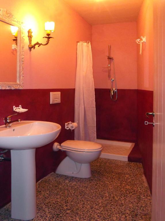 Koupelna v ubytování L' Antica Casa