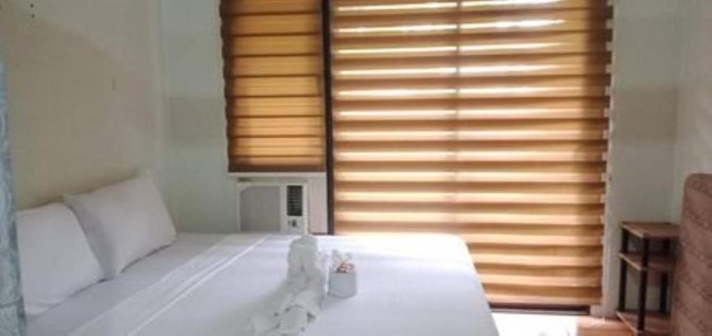 Postel nebo postele na pokoji v ubytování ONE OASIS a1 SM MALL DAVAO FREE POOL WIFI