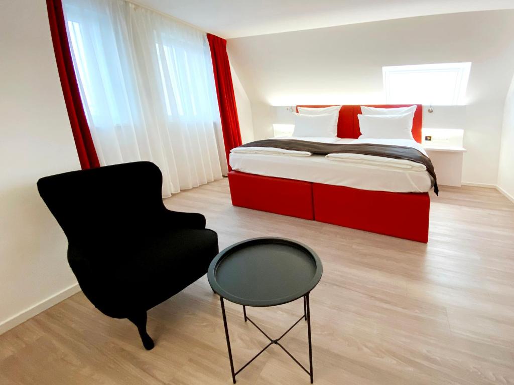 Postel nebo postele na pokoji v ubytování DORMERO Hotel Hersbruck