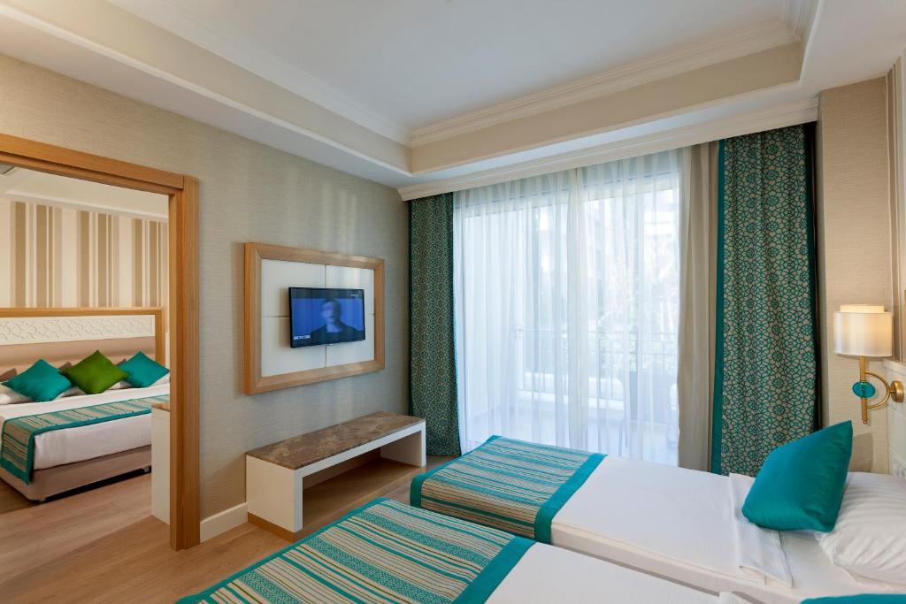 Postel nebo postele na pokoji v ubytování Karmir Resort & Spa - Ultra All Inclusive