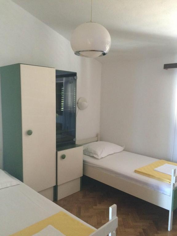 Posteľ alebo postele v izbe v ubytovaní Apartment in Podgora with sea view, terrace, air conditioning, WiFi 134-3