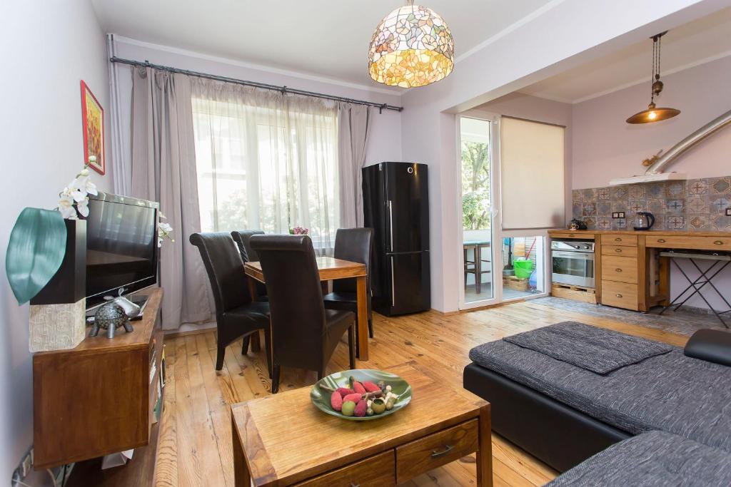 Posezení v ubytování Colorful 2BDR Apartment in the City Center