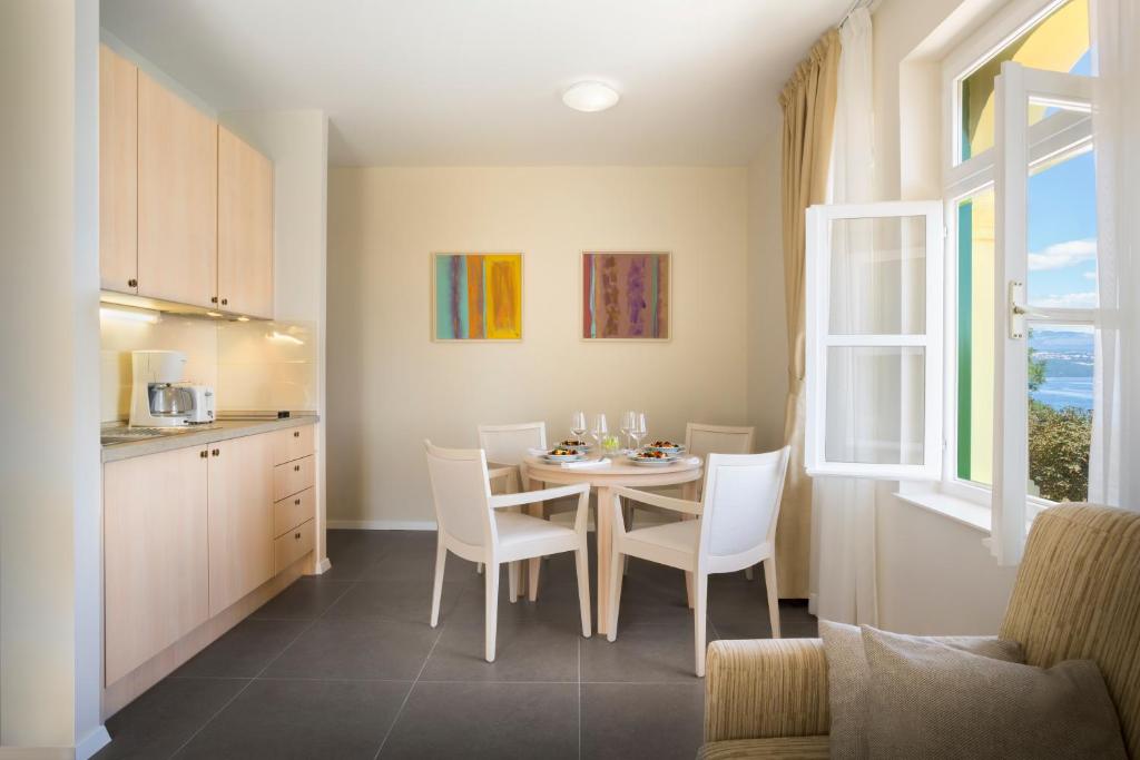 Kuchnia lub aneks kuchenny w obiekcie Apartments Belvedere - Liburnia