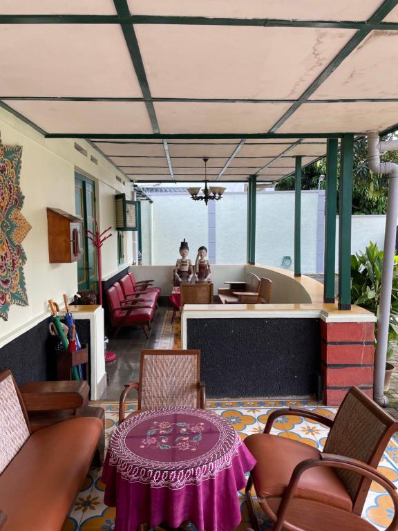 Posezení v ubytování Pamularsih Homestay