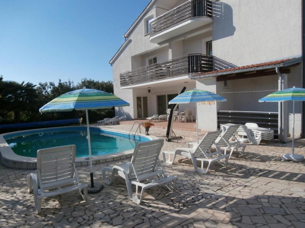 Bazén v ubytovaní Apartment in Porec with balcony, WiFi 819-3 alebo v jeho blízkosti