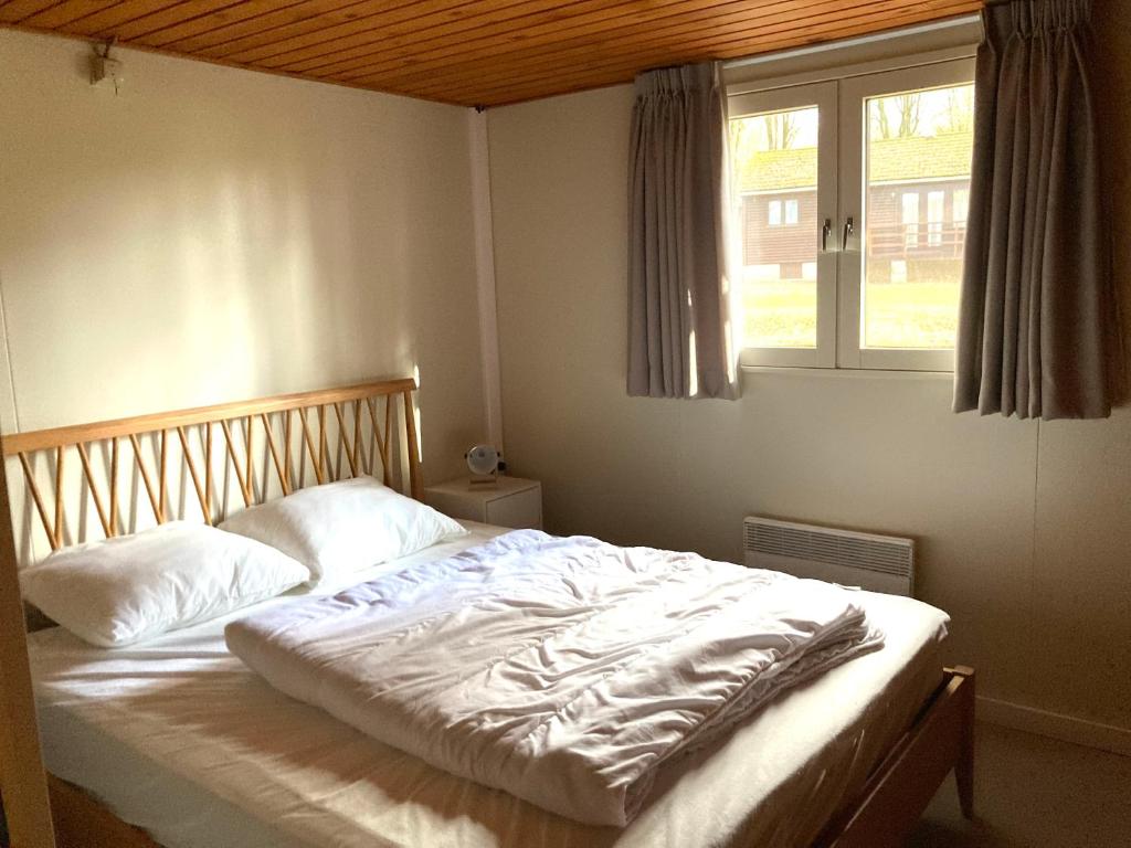 Postel nebo postele na pokoji v ubytování Familie Meys Chalets - Chalet 249 - La Boverie