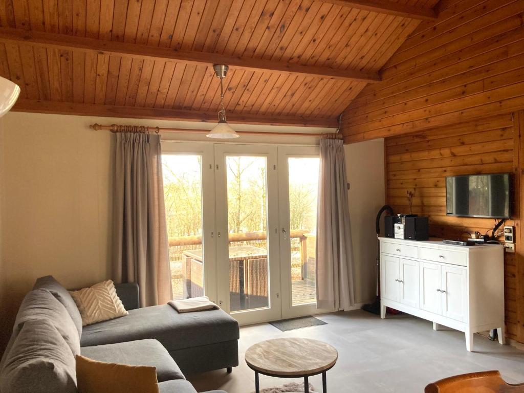 TV a/nebo společenská místnost v ubytování Familie Meys Chalets - Chalet 249 - La Boverie
