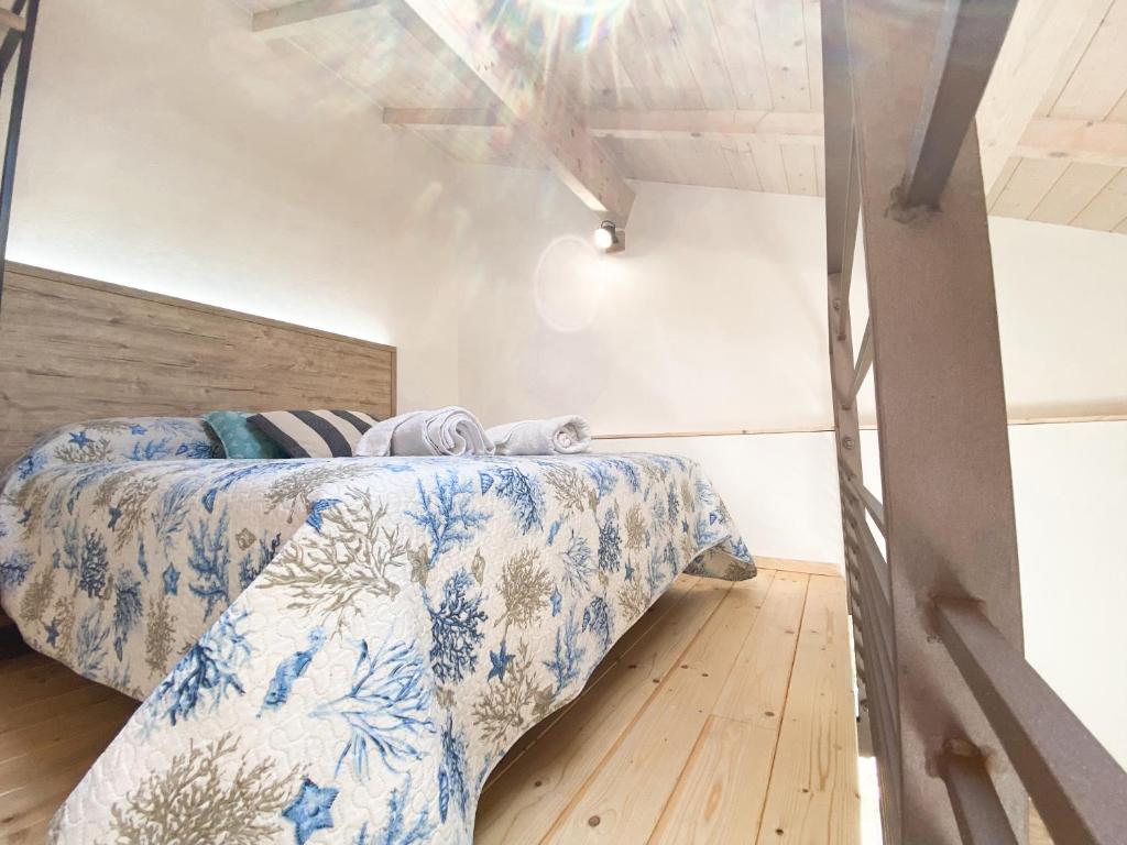 Łóżko lub łóżka w pokoju w obiekcie New Agriloft 5 Marina Wi-Fi, Clima, Giardino, mare a 50 mt