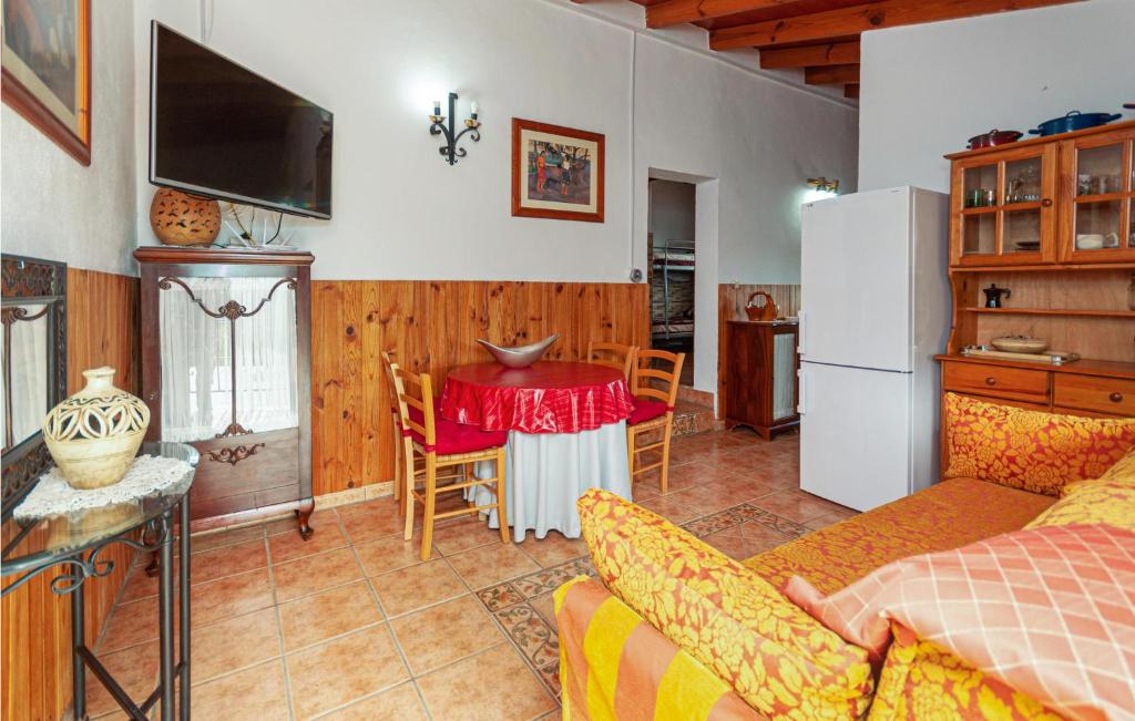 Kuchyňa alebo kuchynka v ubytovaní 3 Bedroom Beautiful Home In Antequera
