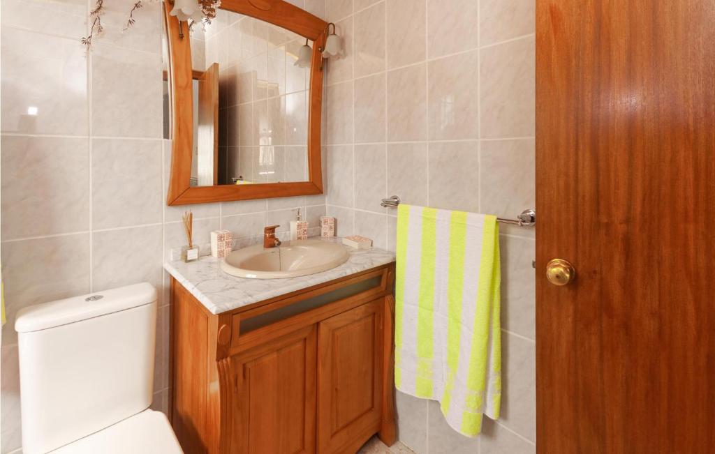 Kúpeľňa v ubytovaní 3 Bedroom Beautiful Home In Antequera