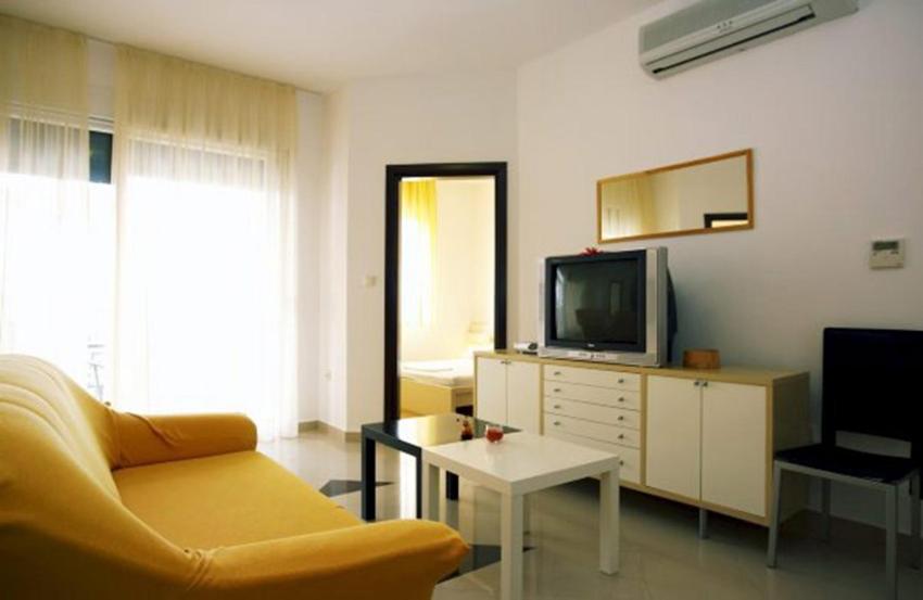 Televízia a/alebo spoločenská miestnosť v ubytovaní Apartment in Zadar with balcony, air conditioning, WiFi 858-1