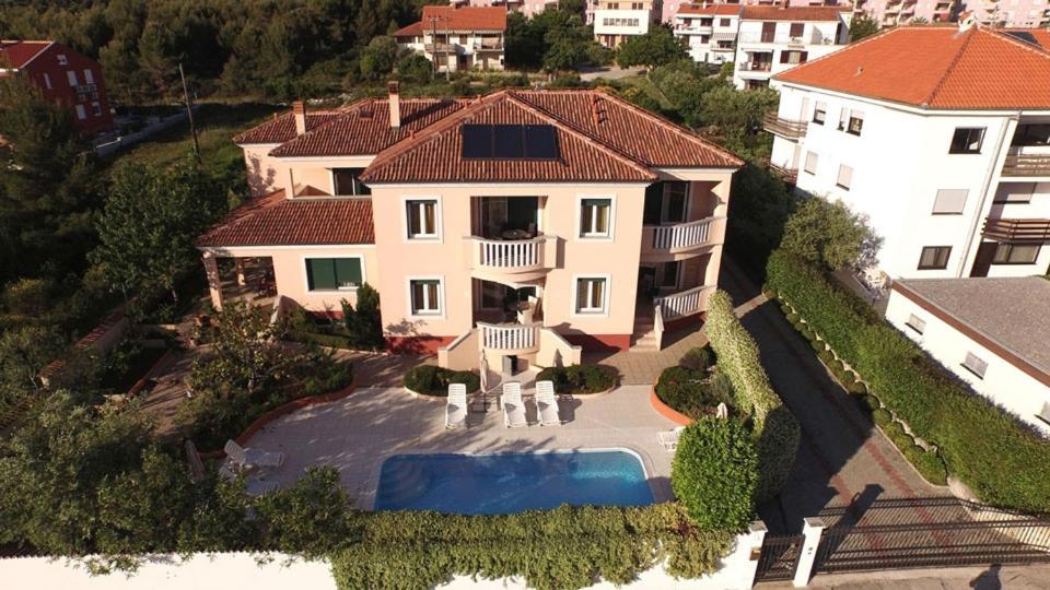 Bazén v ubytovaní Apartment in Zadar with balcony, air conditioning, WiFi 858-1 alebo v jeho blízkosti