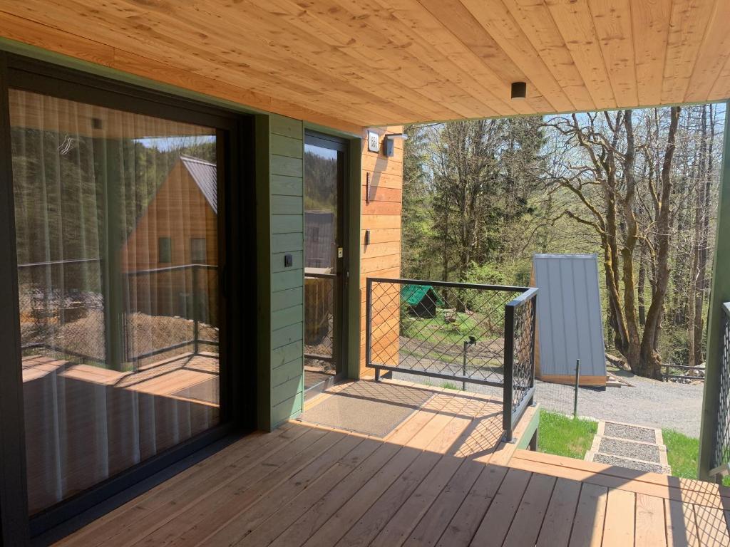 Balkón nebo terasa v ubytování Chaty Tri vydry