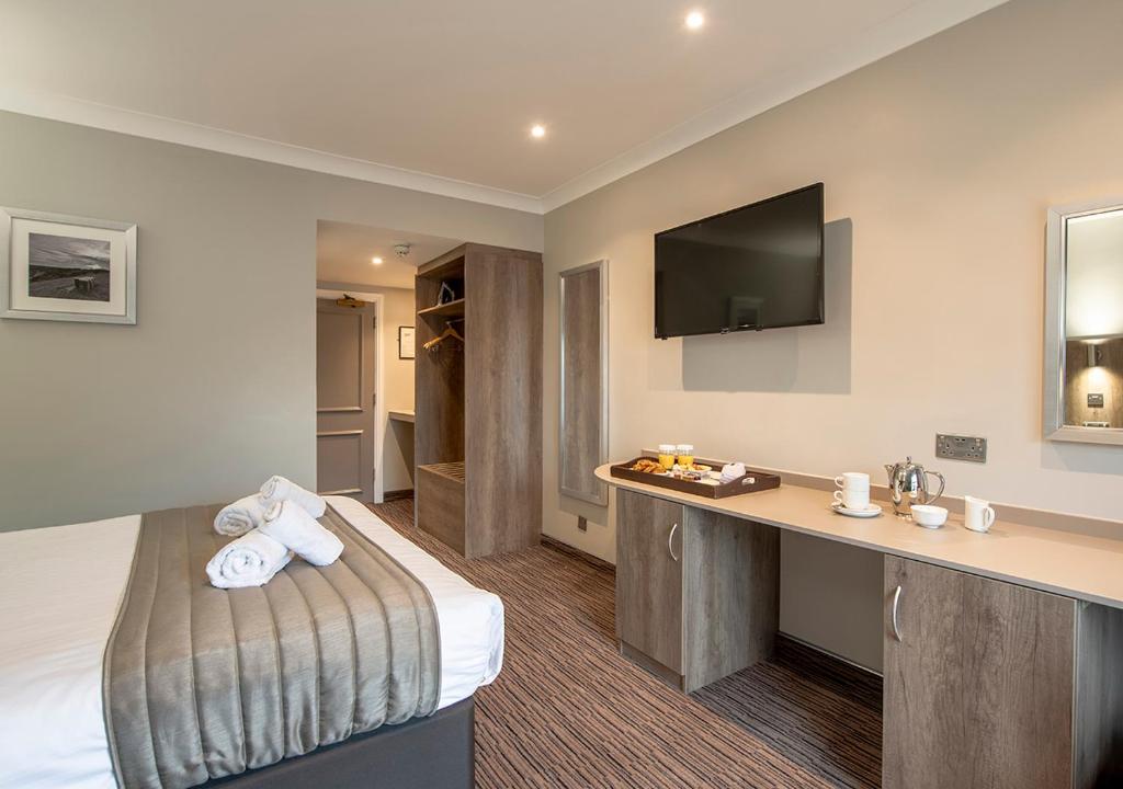 Hogs Back Hotel & Spa - 