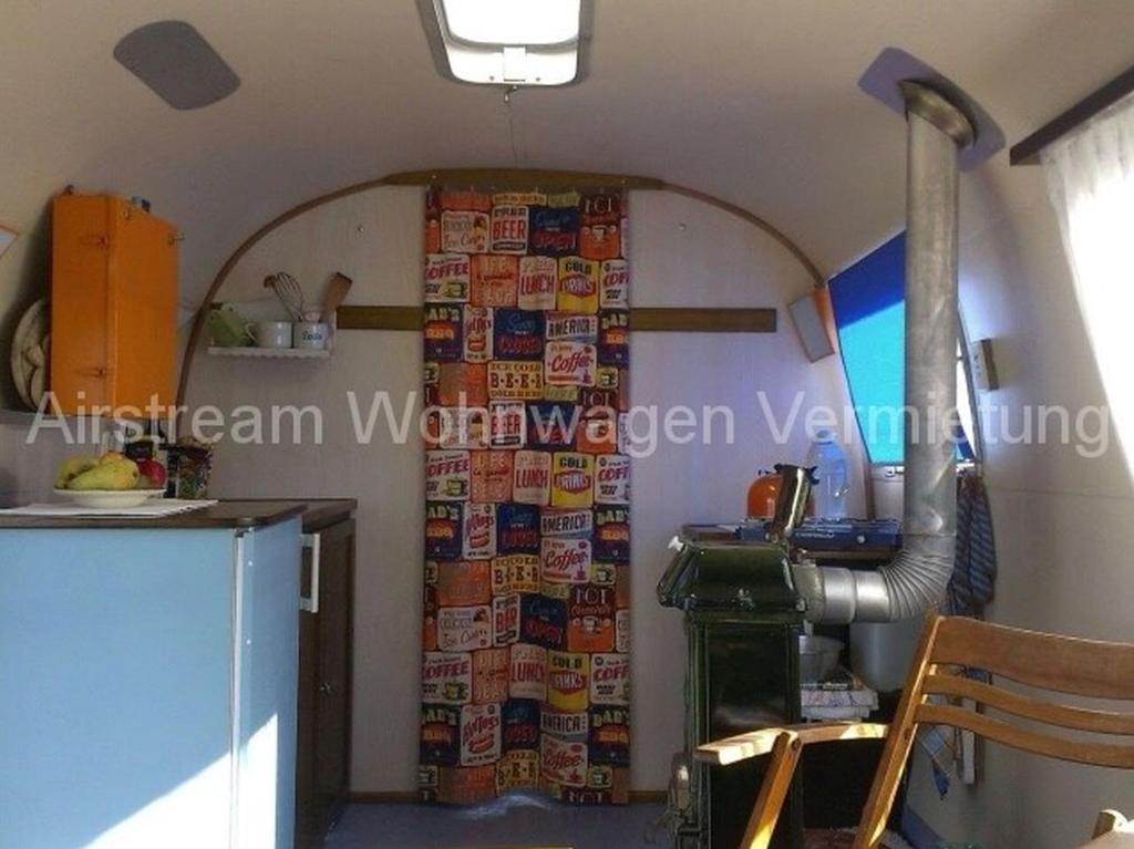 Kuchyň nebo kuchyňský kout v ubytování Airstream Hotel