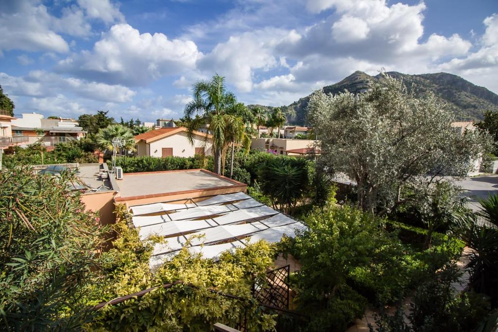 an overhead view of a building with trees and a mountain at B&B Le Muse in Mondello
