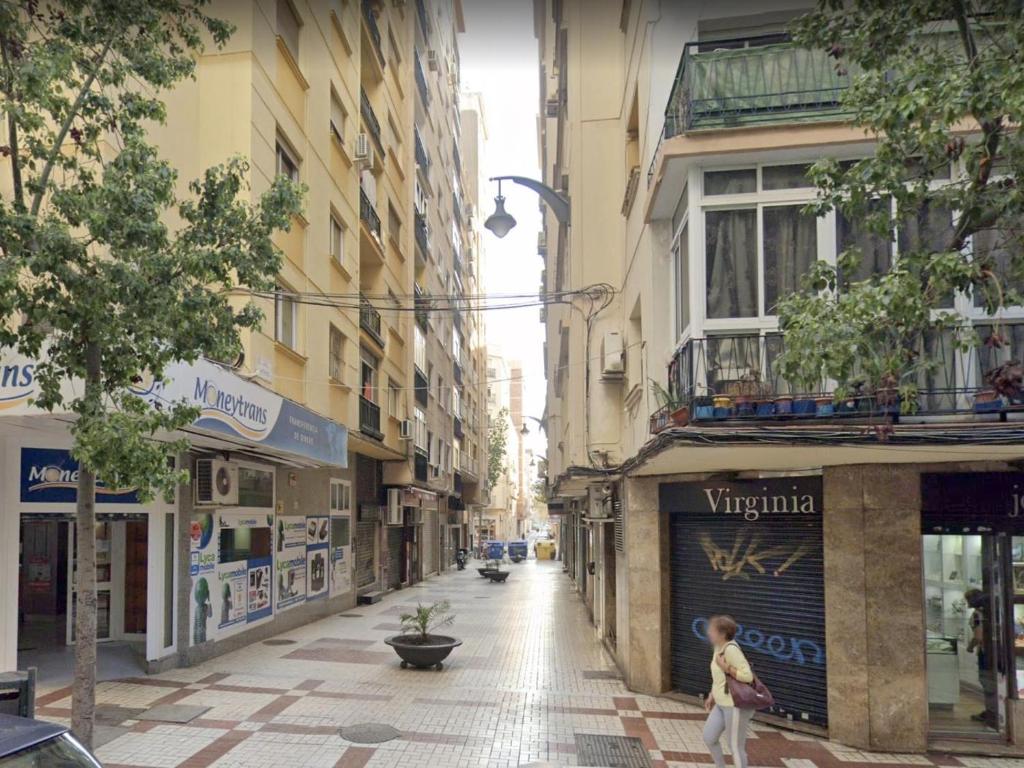 Holidays2Malaga Luchana 3 bedroom close Malaga Old Town ...