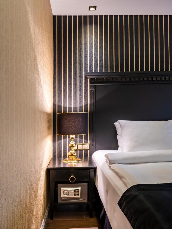 Postel nebo postele na pokoji v ubytování Golden Gate Hotel Topkapı