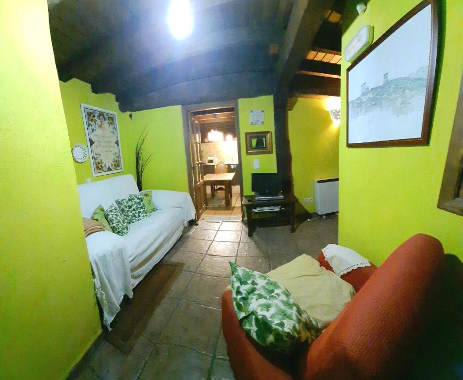 A bed or beds in a room at La Dueña I