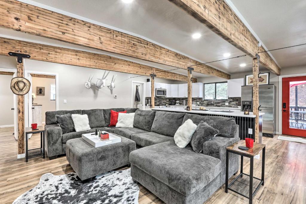 Munds Park Cabin with Fire Pit and ATV Trail Access!, Munds Park